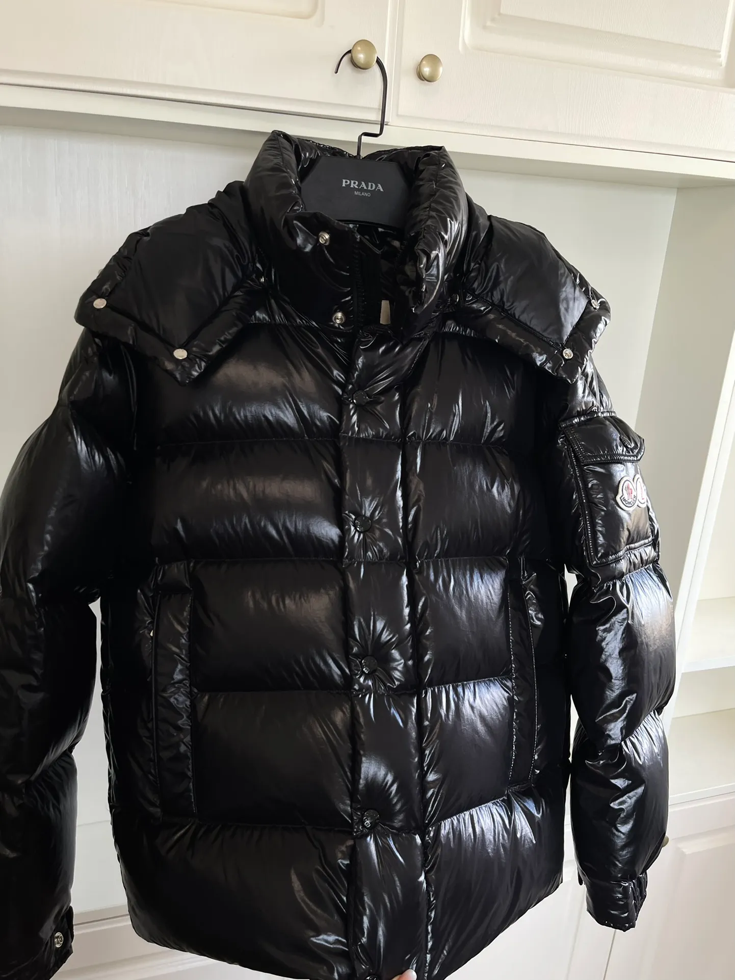 P390 Moncler/ 2026 70 、 。 DNA ， ， 。 Classic ， 、 。 Classic 70 。 Quality， 90 ，Premium Quality ， ，Black ！ Sizes M-3XL